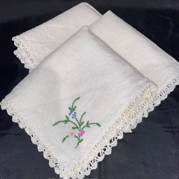 Vintage Embroidered Dinner Napkins, Lot of 3 - Picture 7 of 7